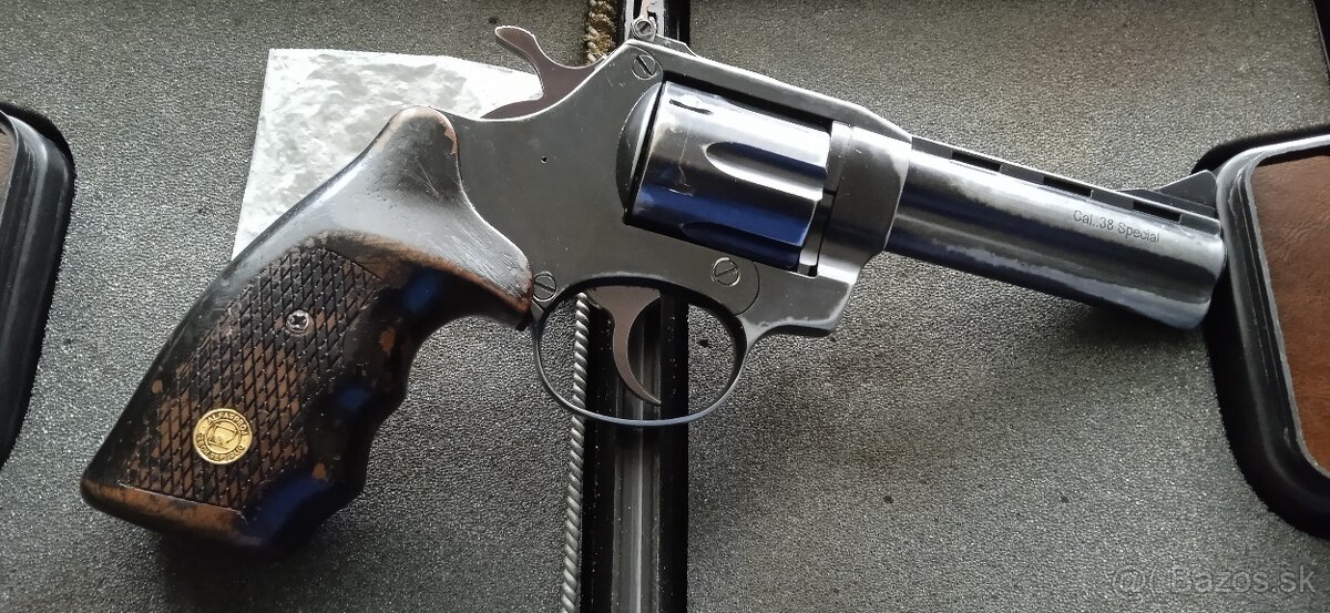 Revolver Holek 841