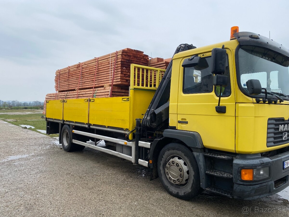 Expresná  autodoprava s hydraulickou rukou