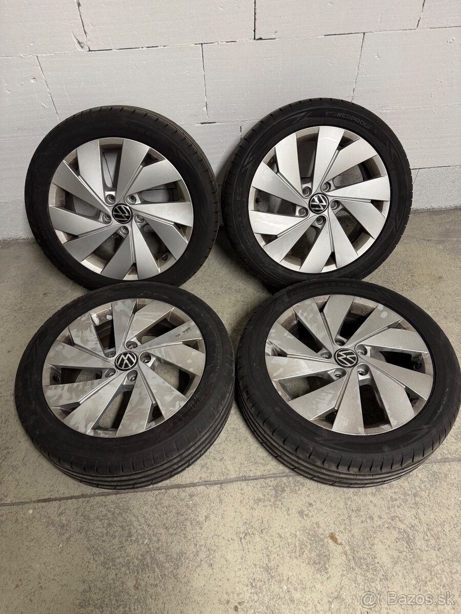 Golf 225/45R17