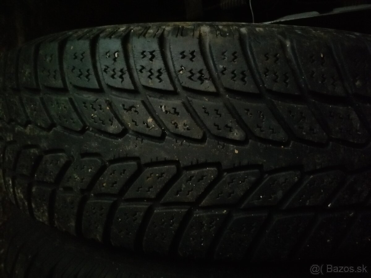 Predám zimné s diskami pneumatiky 215/70R16 GT-radial 4ks