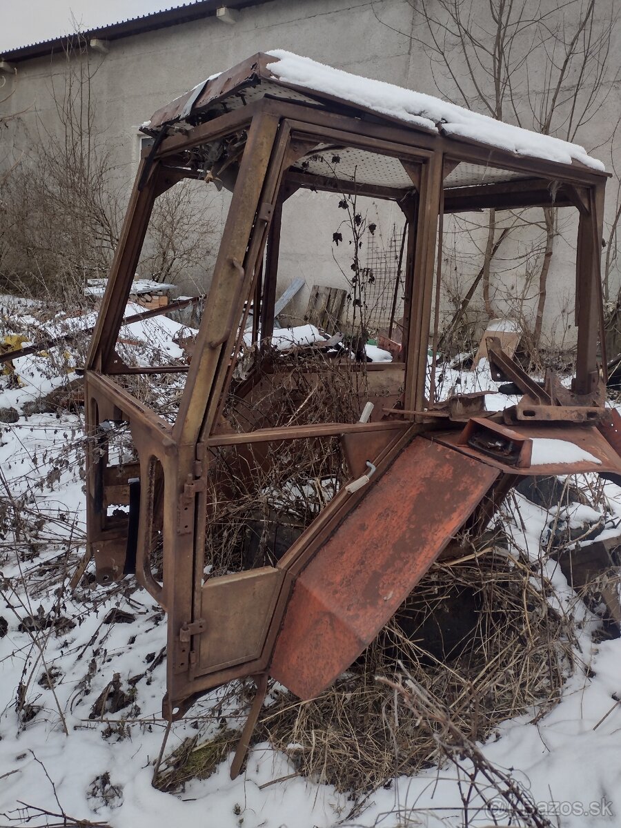 Mala hranata kabina s dverami pre zetor