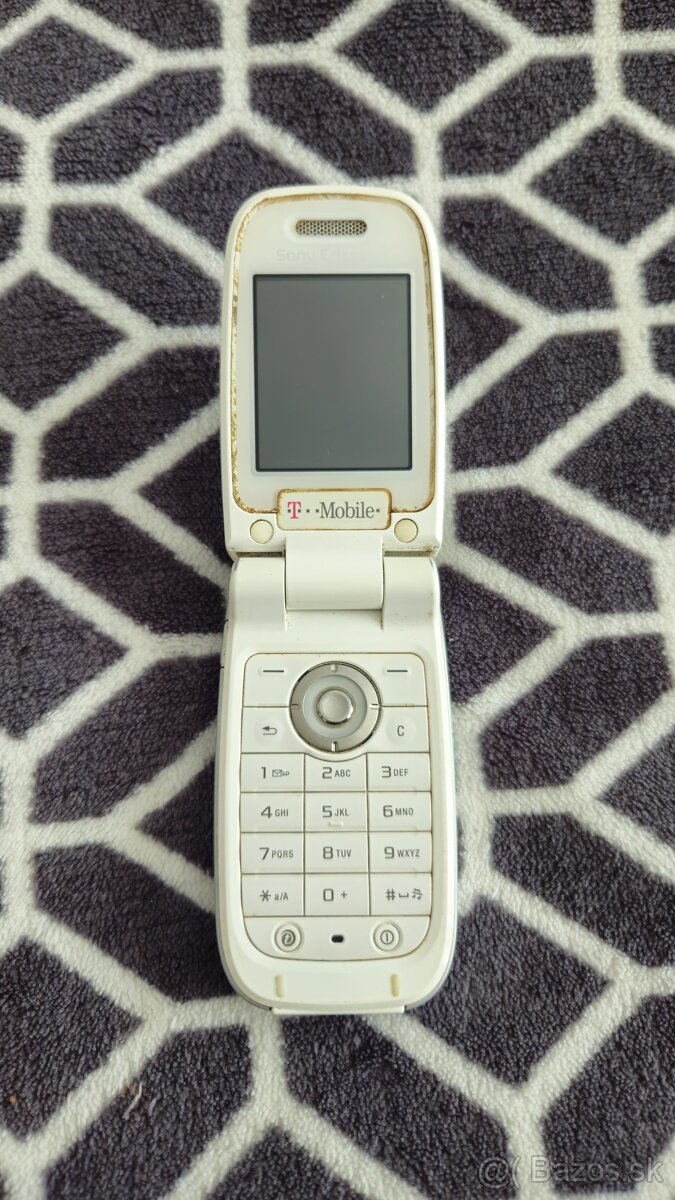 Sony Ericsson Z520i bez batérie