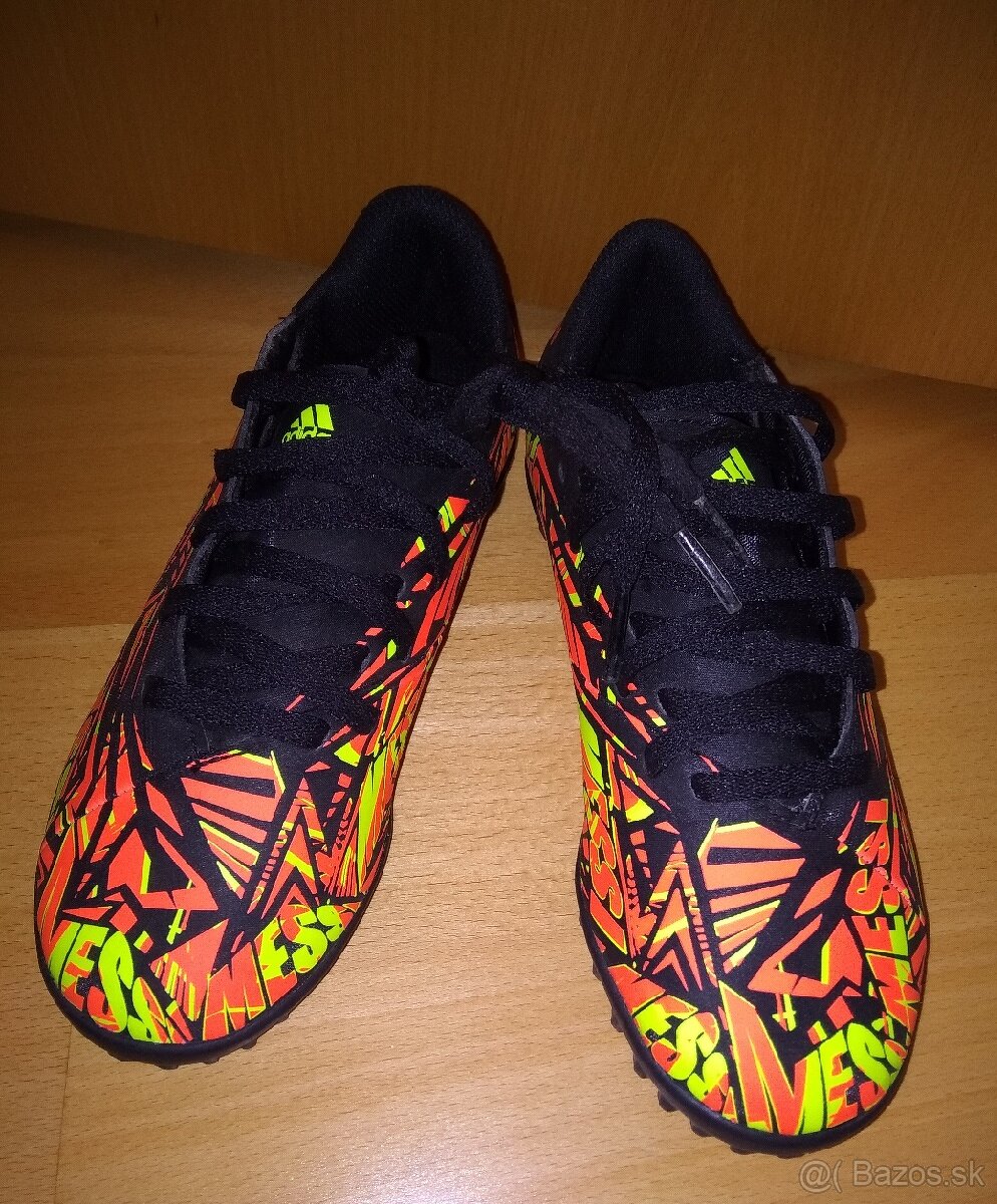 Adidas kopačky veľ. 32, nápis Messi