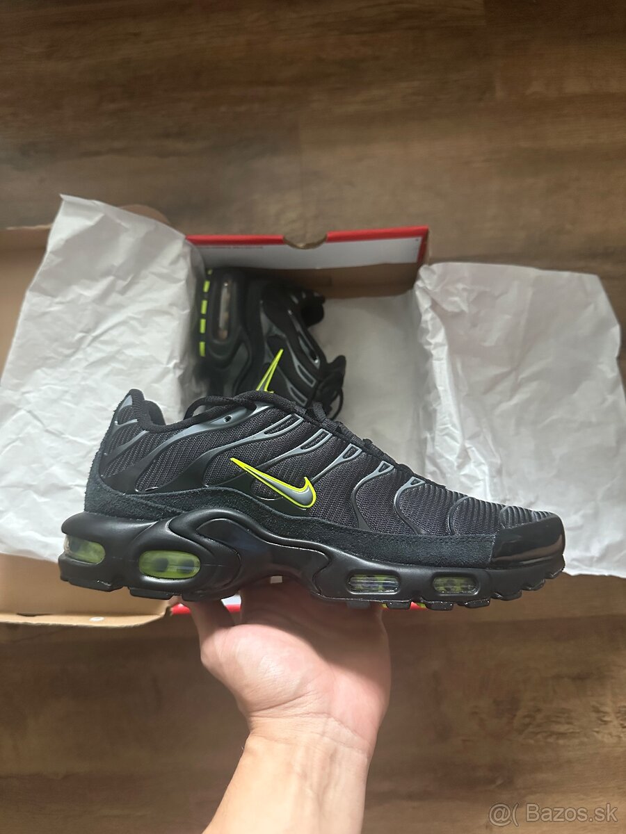 Nike Air Max Plus TN Black Volt