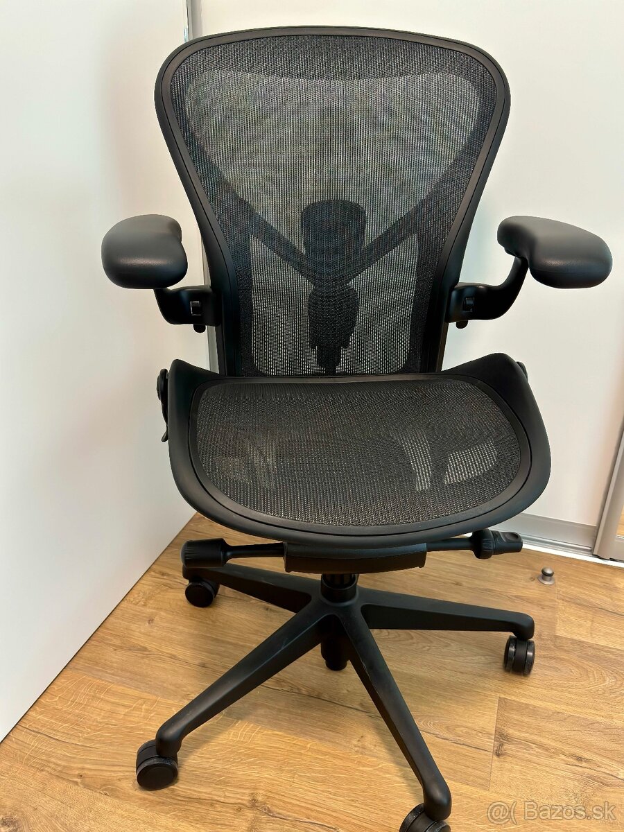 Zdravé sedenie - Herman Miller Aeron B - Black Edition