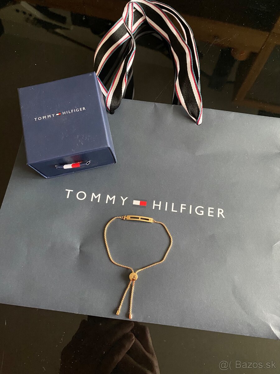 Tommy Hilfiger naramok