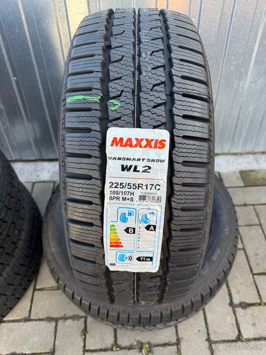 225/55R17C maxis