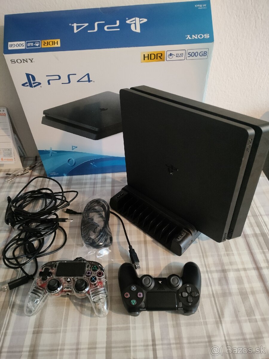 Playstation 4 slim + 2 ovladače