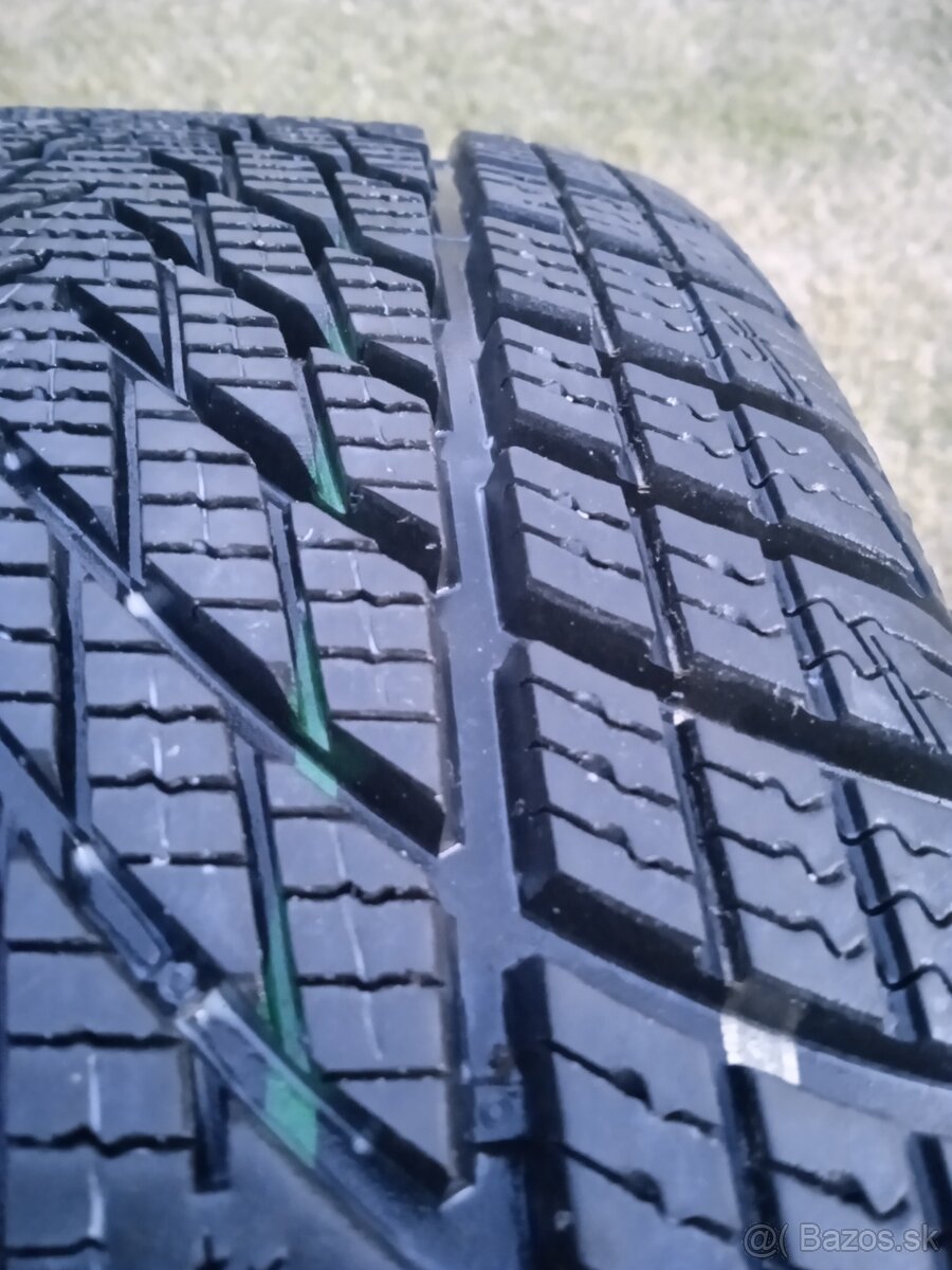 215/55 r17 zimné pneu.8 mm DOT.3023