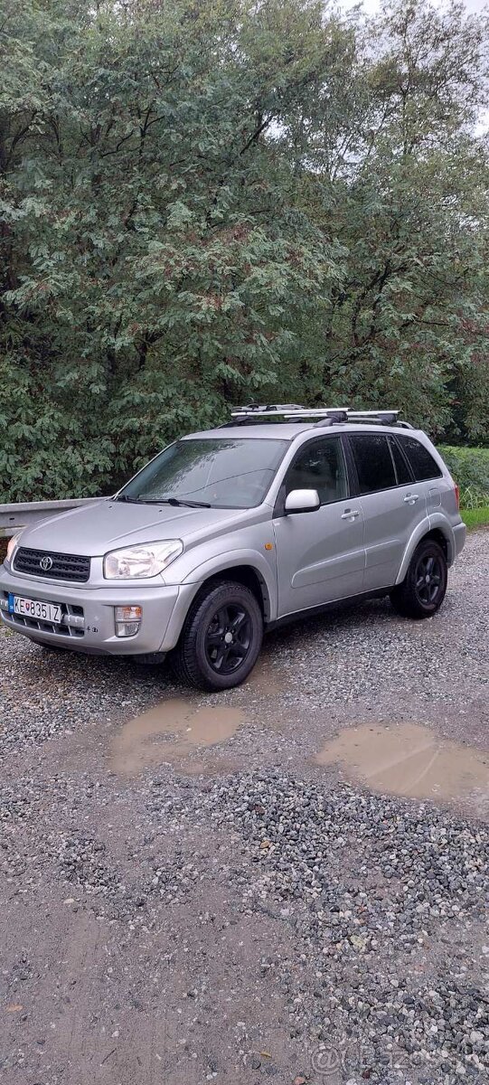 Toyota rav4 benzín