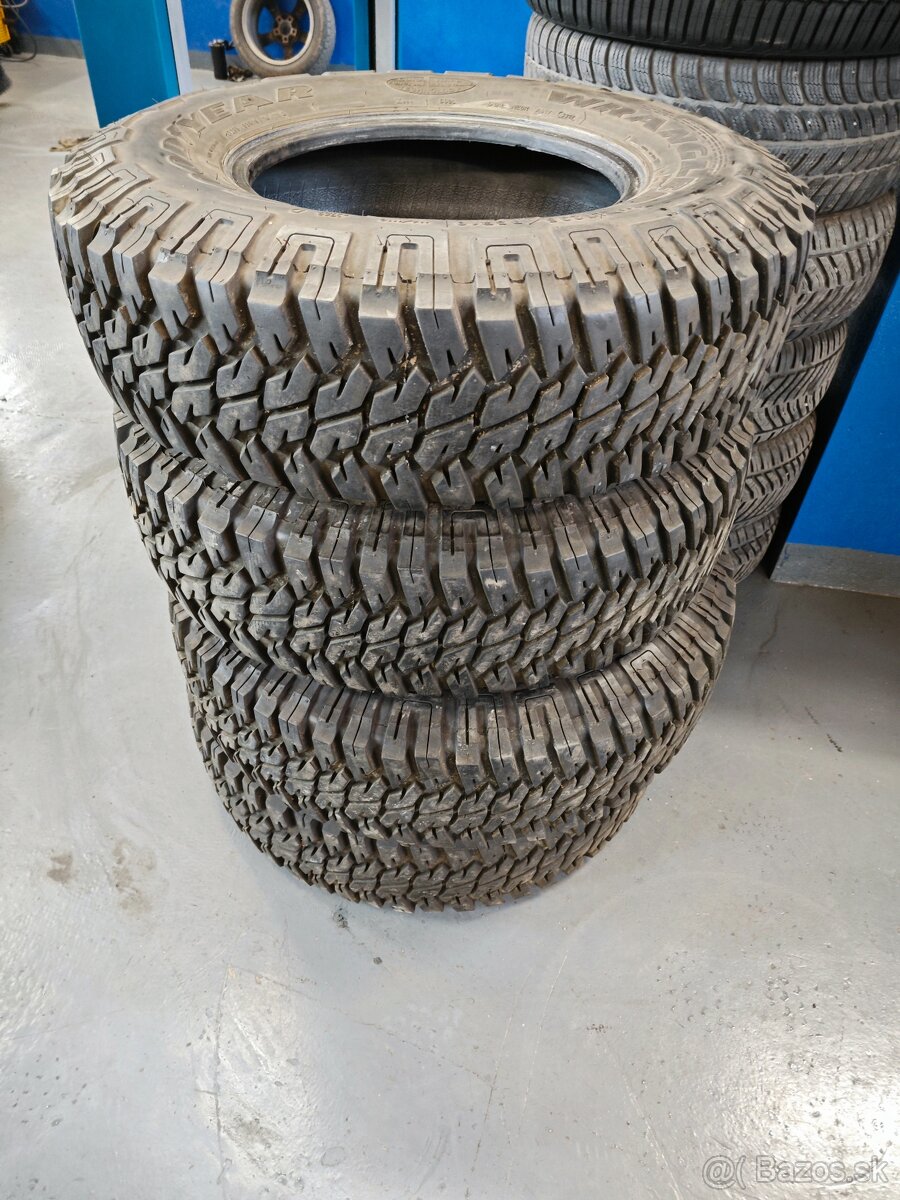 Goodyear Wrangler MT/R 235/85 R16