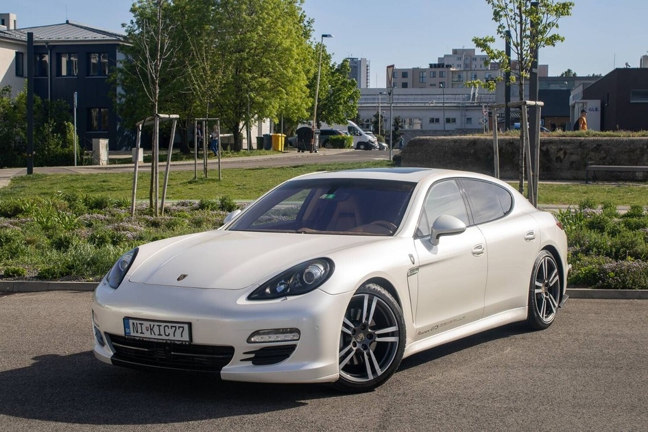 Porsche Panamera 4S 4.8 PDK GTS Packet