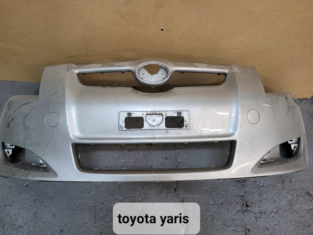 Toyota yaris naraznik predny