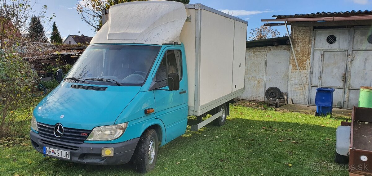 Predám zachovalý skriňový Mercedes Sprinter 2,2 CDI