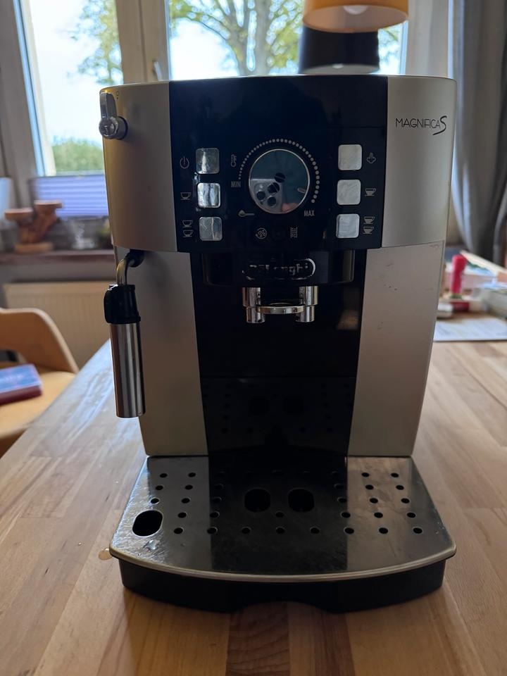 Plnoautomatický kávovar deLonghi Magnifica S