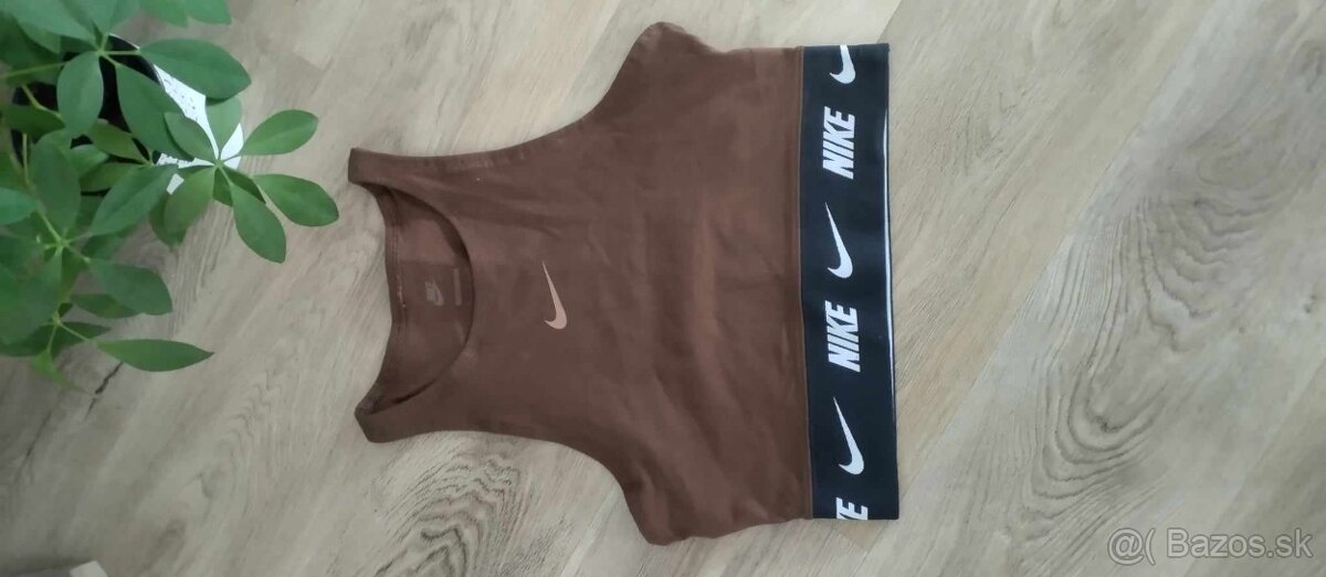 Top Nike