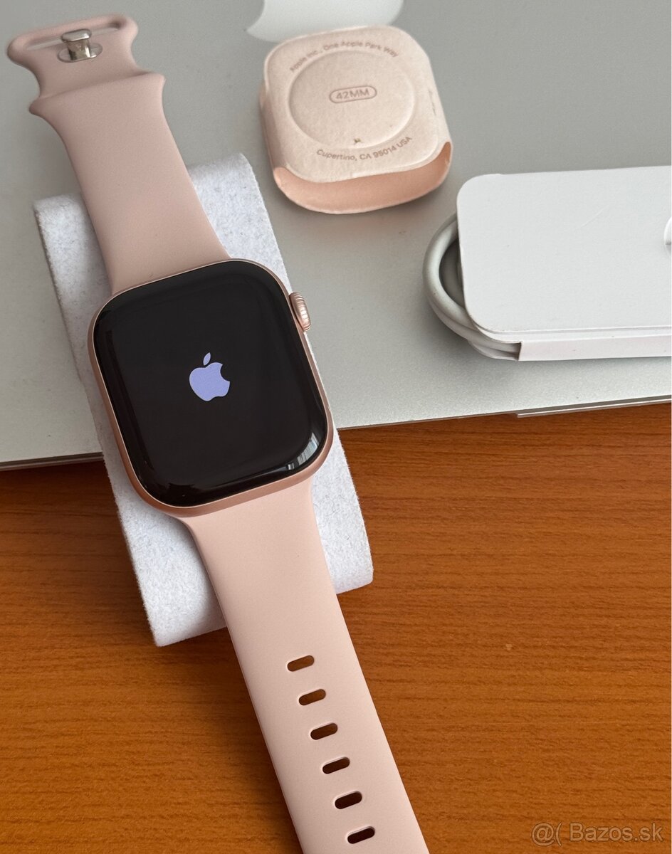 Apple Watch 10 42mm Rose Gold - nové, rok záruka