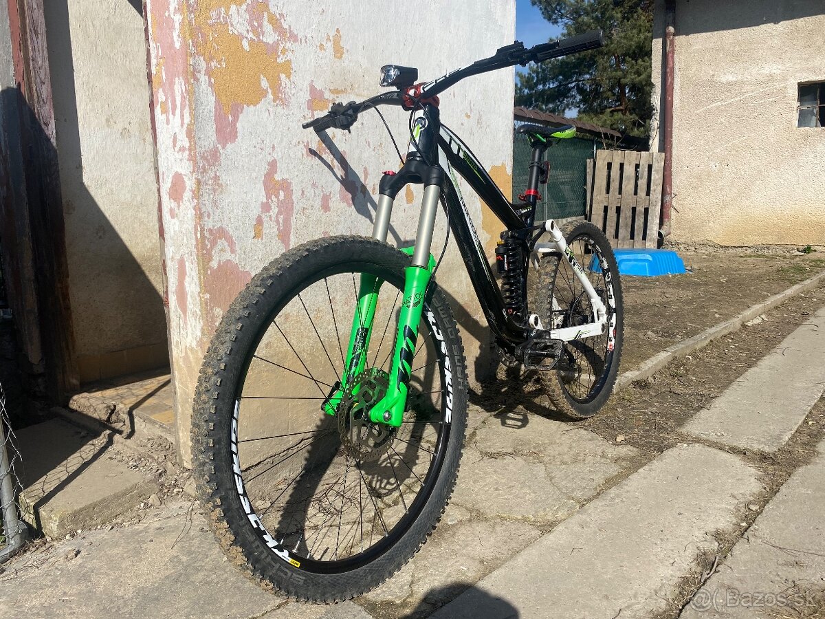 Predám zjazdovi bicykel