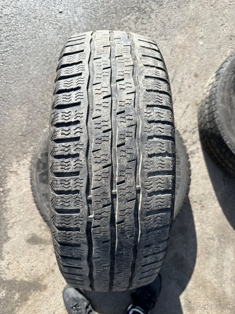 225/65r16 c