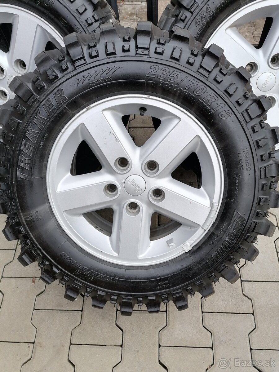 Predám pneu 235 /70 r16