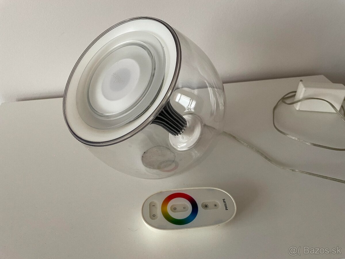 Predam Philips LED RGB stolovu lampu