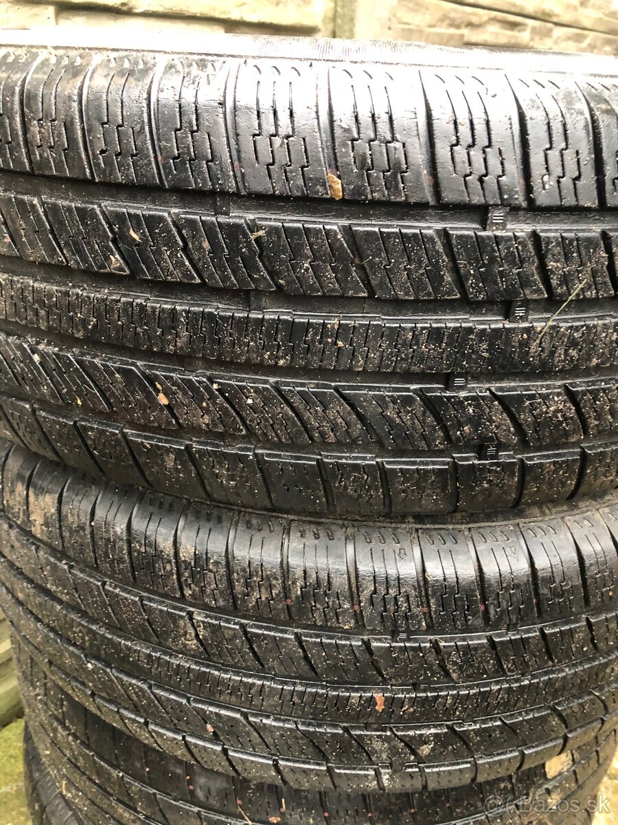 Predam 2ks zimná pneu 215/60 R16