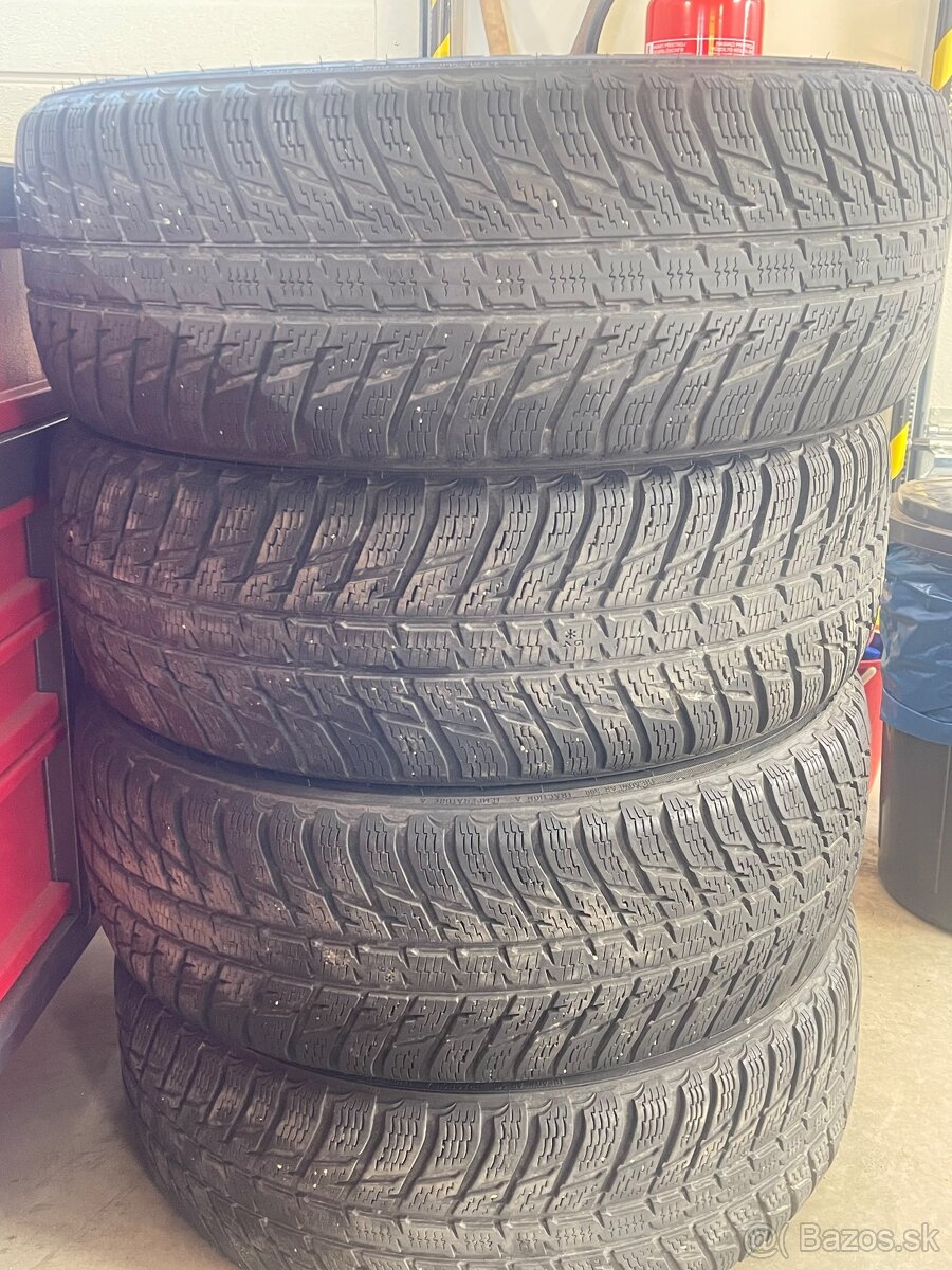 225/60 R17