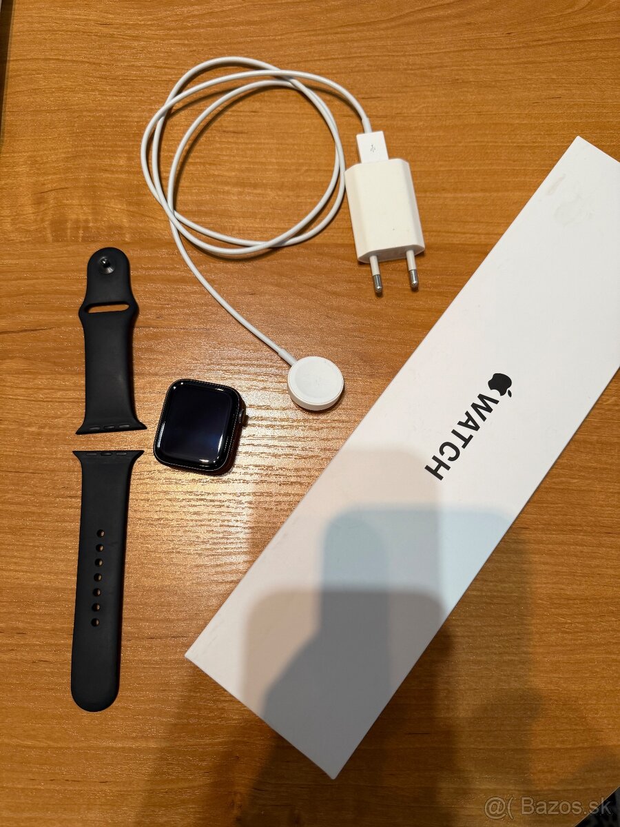 Apple Watch SE 44 Space Gray