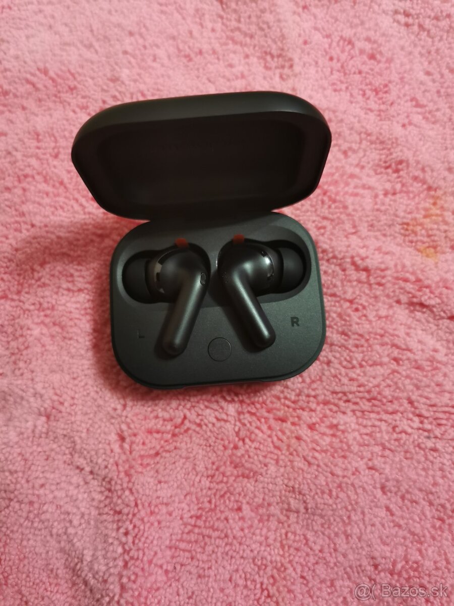 Motorola Moto Buds + (sound by bose)