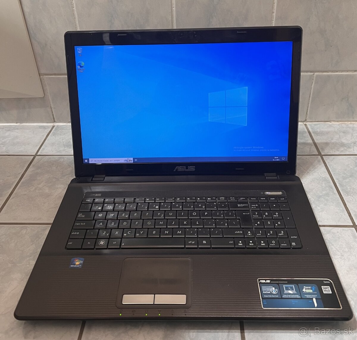 Asus 17,3" 2x šachta HDD - AMD -  4GB RAM - 500GB HDD