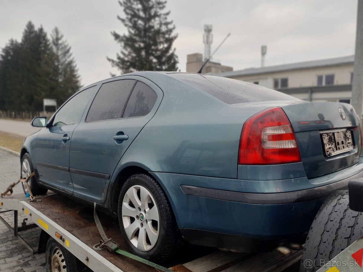 V celku bez tp a špz Škoda Octavia 2