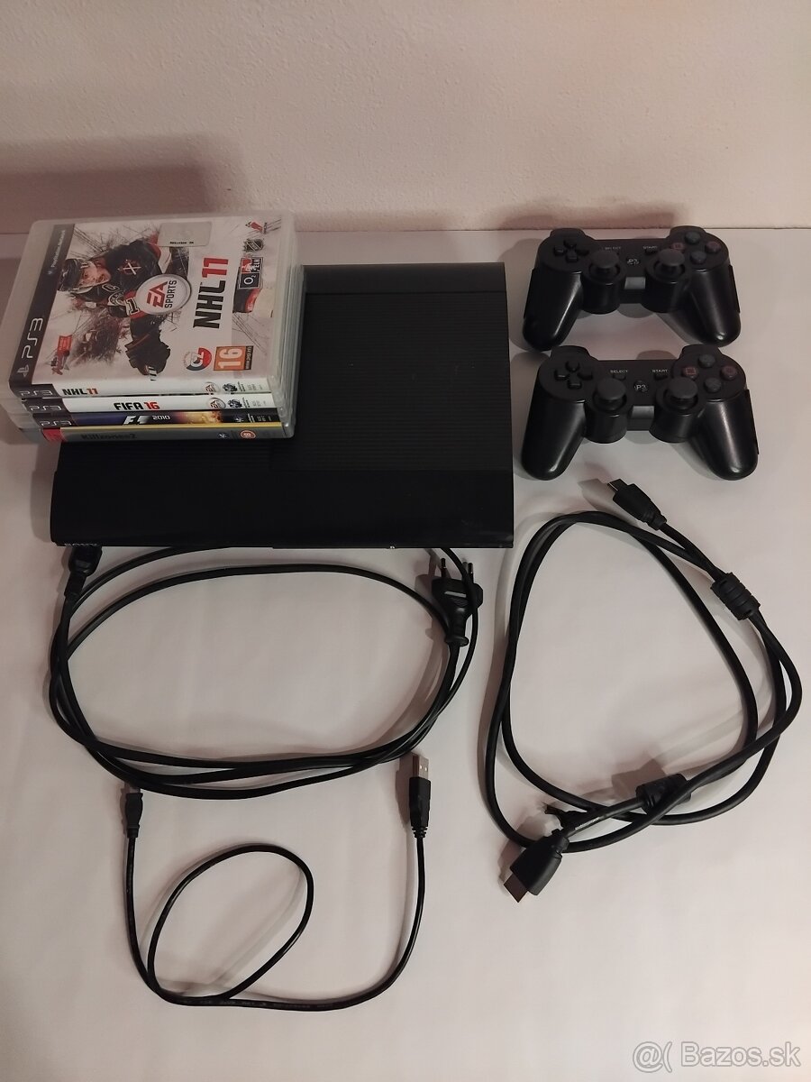 PS3 Super Slim 500GB + 2 ovládače + 4 hry - Skvelý stav