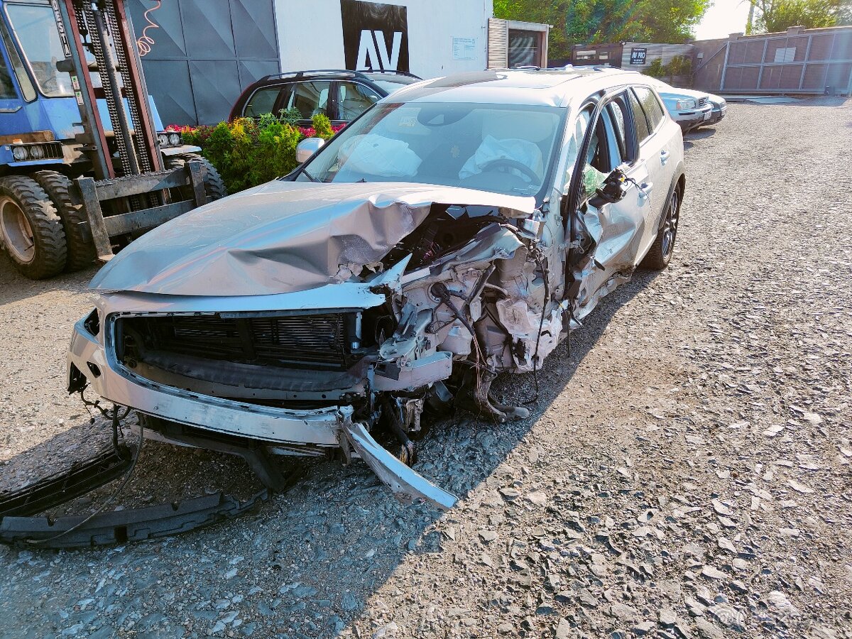 Volvo V90 CROSS COUNTRY 2,0D 173KW - Náhradní díly