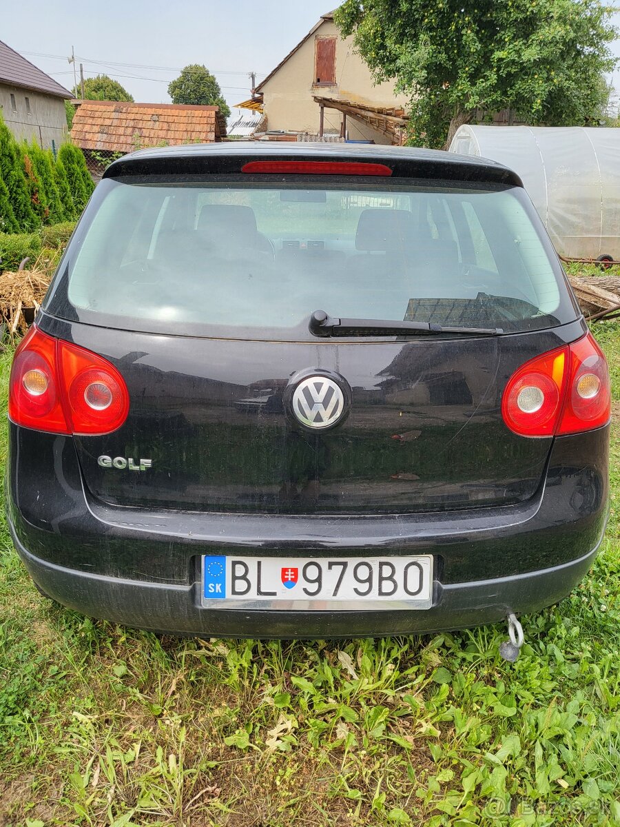 NEPOJAZDNÝ VW Golf 5