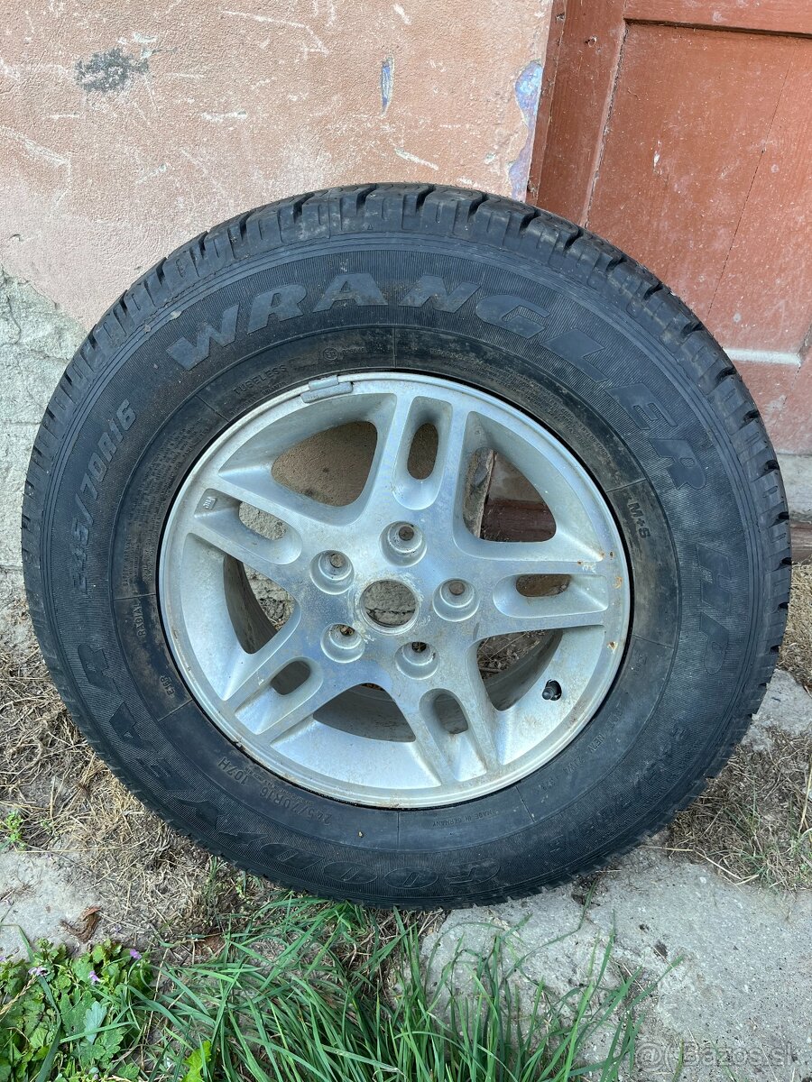 Predám koleso 245/70 R16