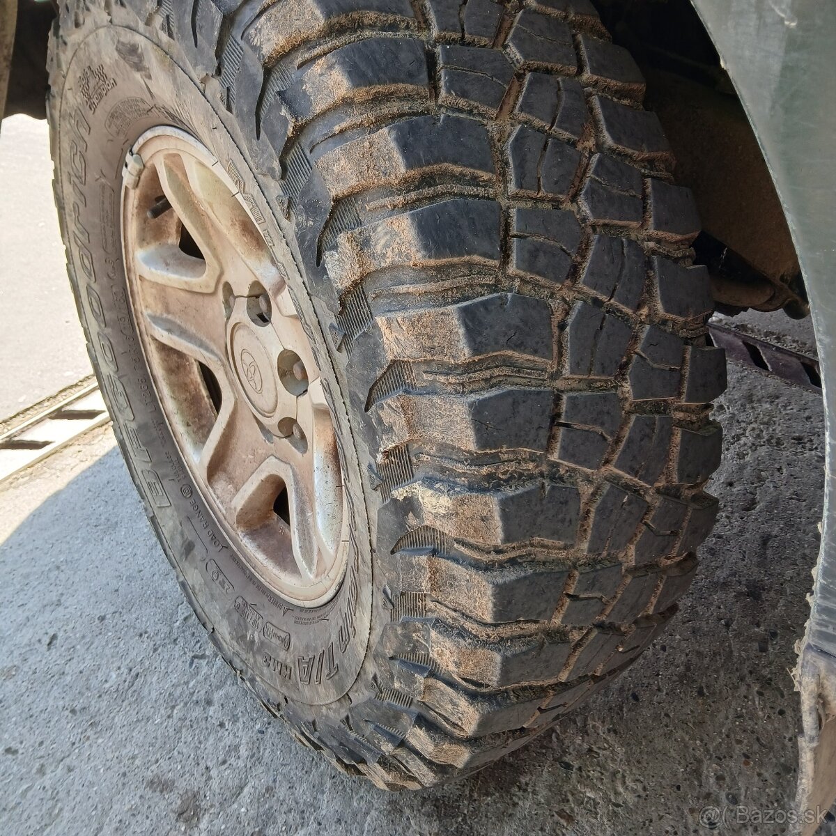 Predám  offroad pneu 265/70 r16