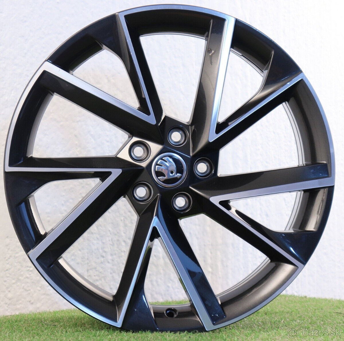 Vega Black 5x112 R19 8Jx19 ET45 Škoda Karoq NOVÉ