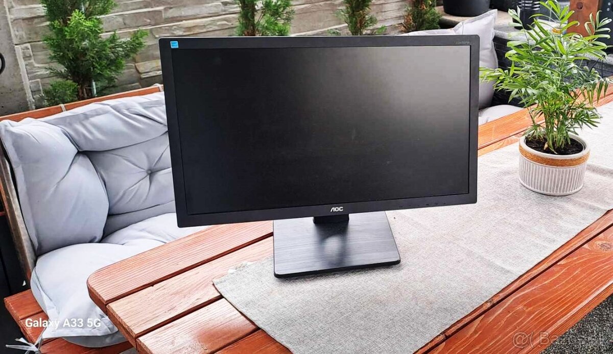 Predám vynikajúci 24" monitor AOC e2475pwj v 100%STAVE