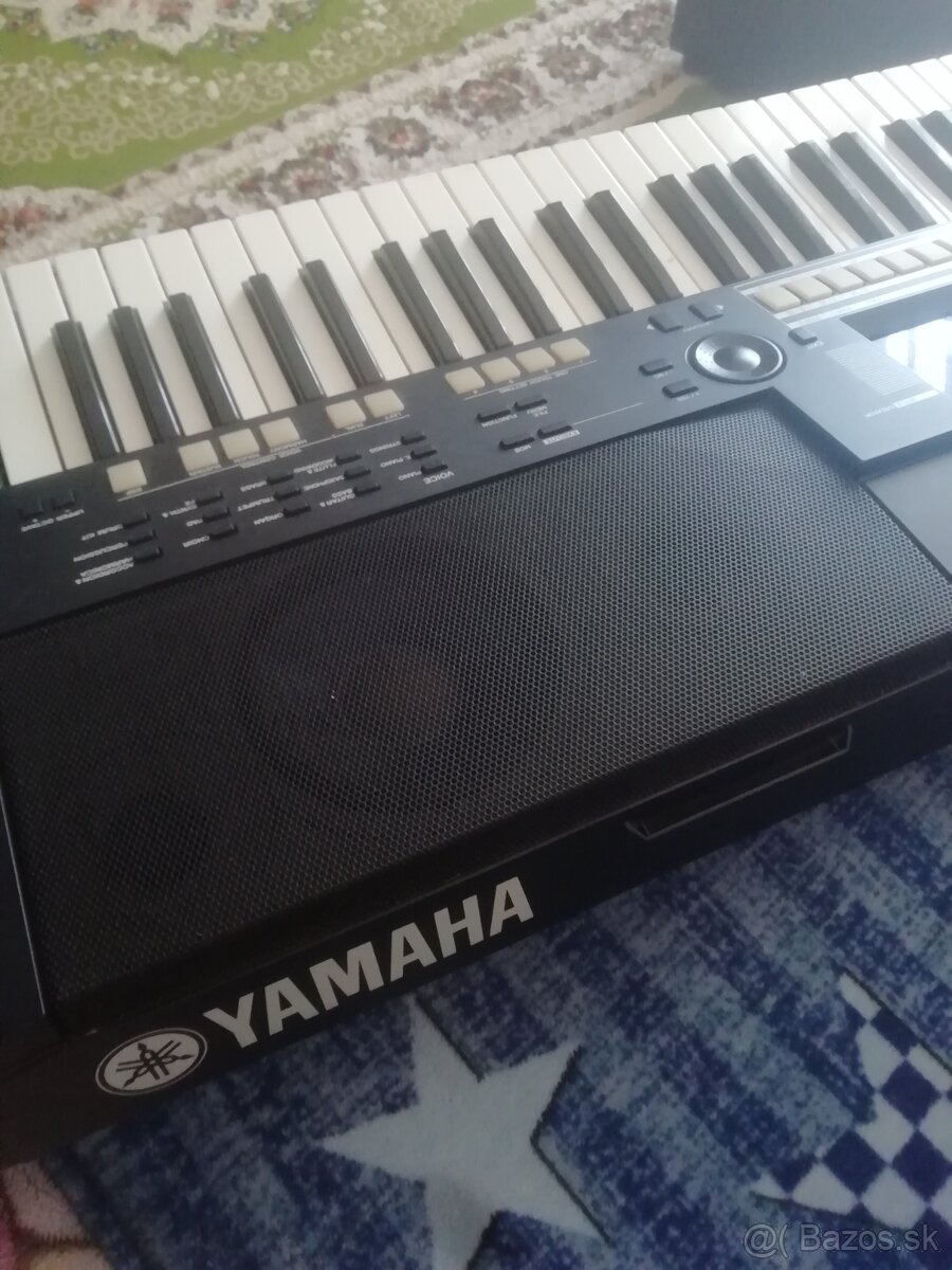 Yamaha psr s 550