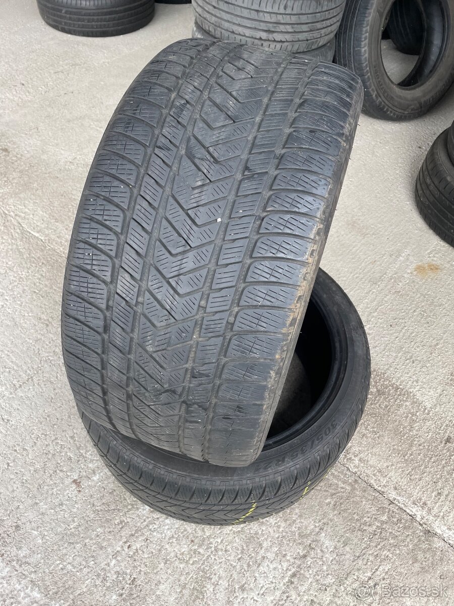 Pirelli 305/35 R21