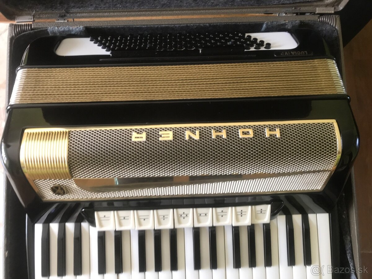 Akordeón Hohner Lucia IV96 basov