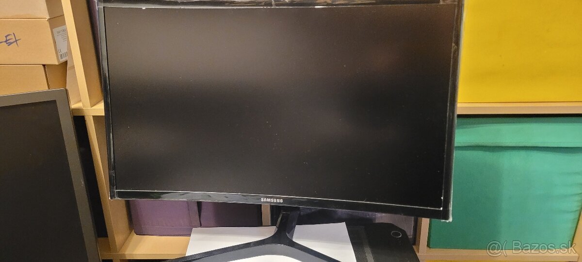 Predám herný LCD SAMSUNG 24" / prehnutá obrazovka / 144Hz