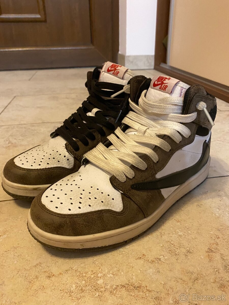 Jordan 1 x Travis Scott