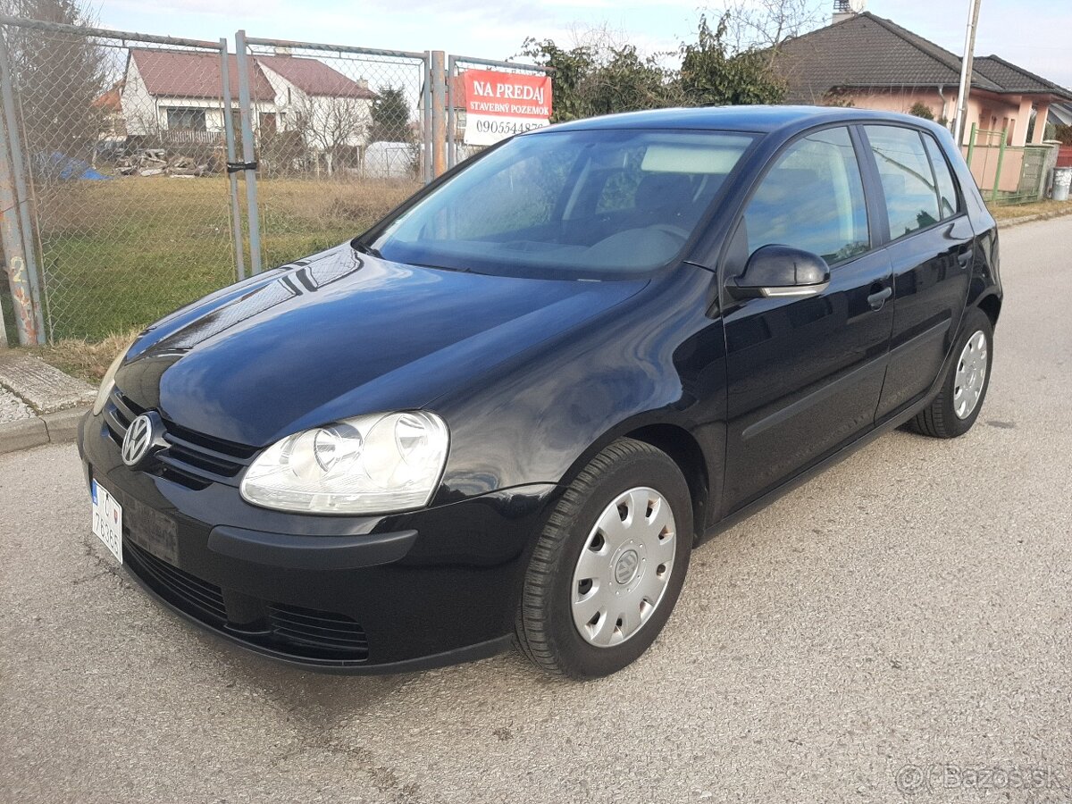 Volkswagen Golf  5.  1,4 benzin