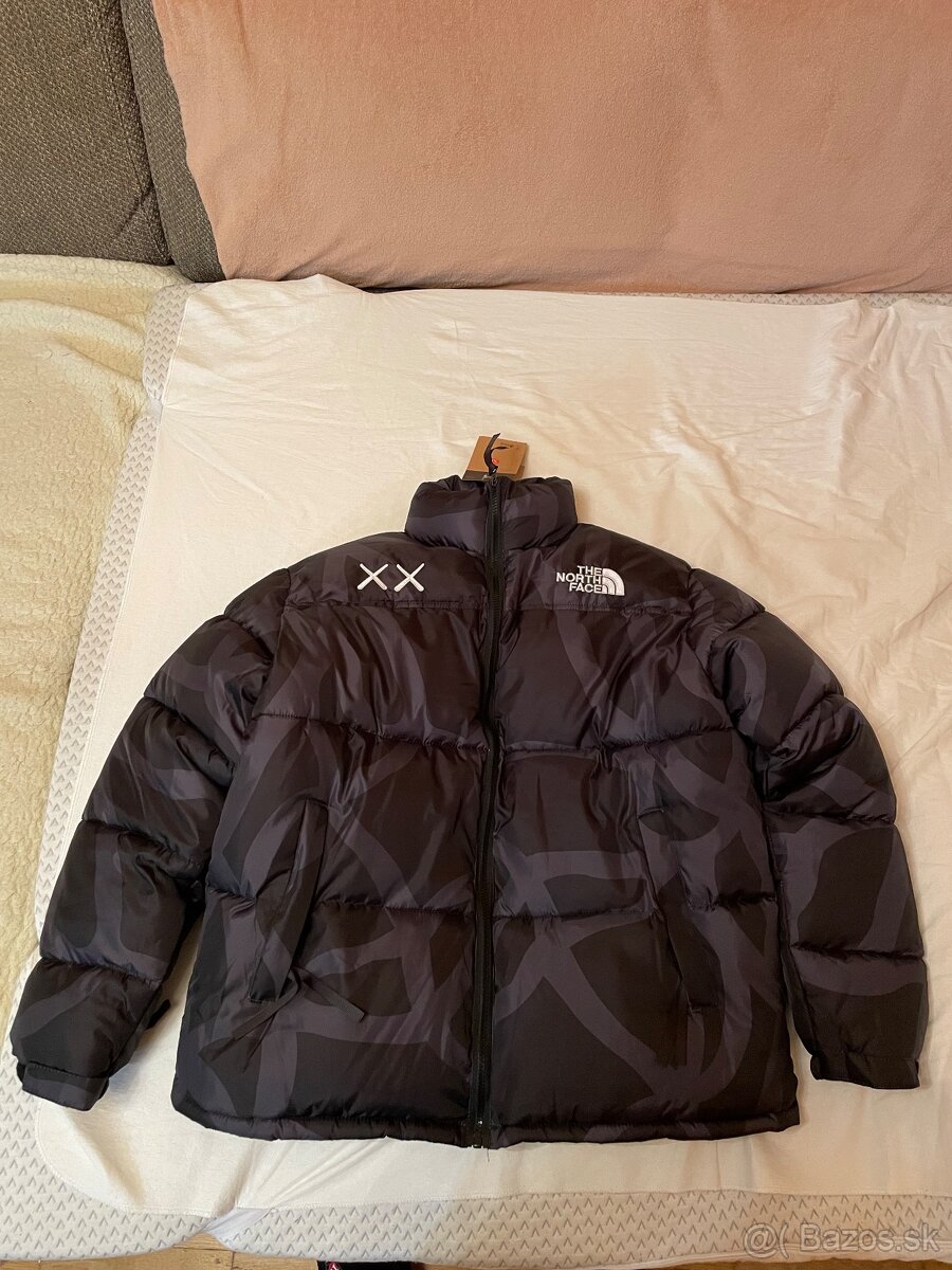 Zimná bunda Northface x Kaws