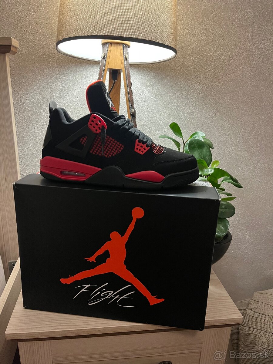 Jordan 4 Thunder Red