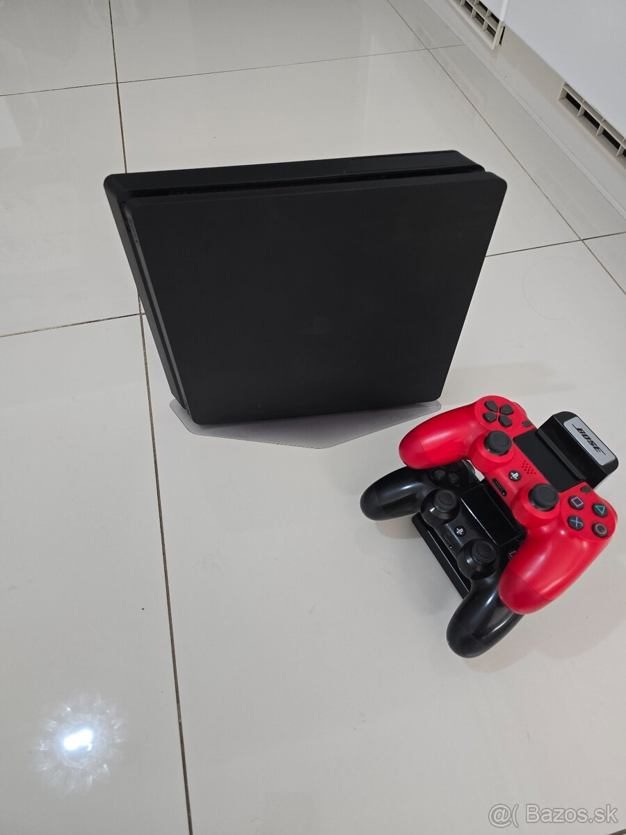 Predam PS4 slim + 2 ovládače