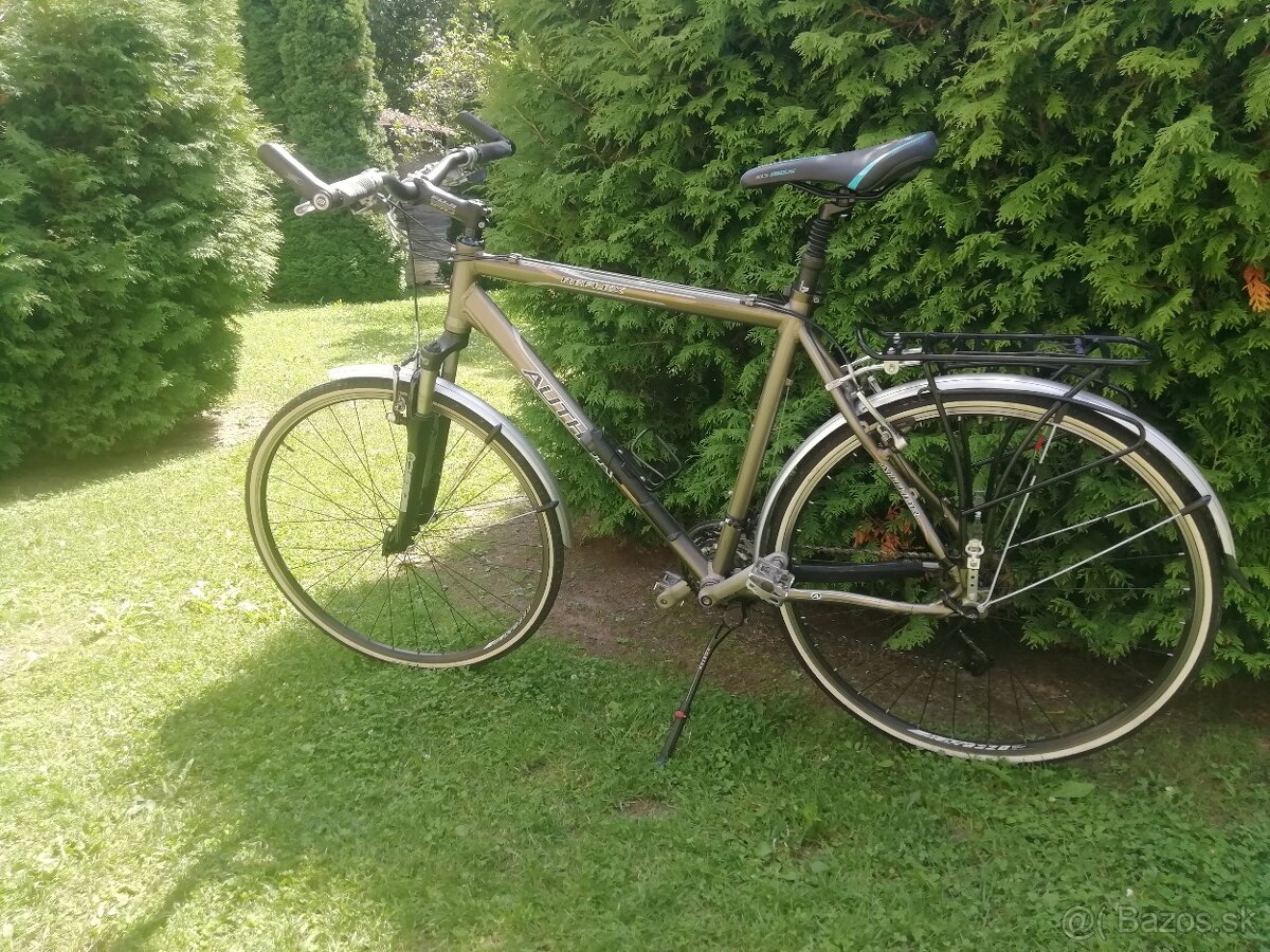 Trekingový bicykel