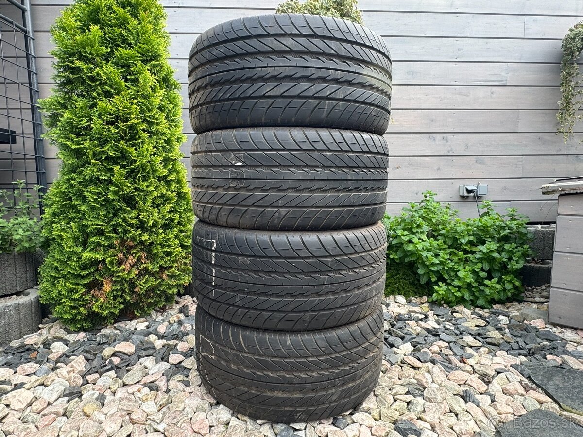 275/40 R17 93W