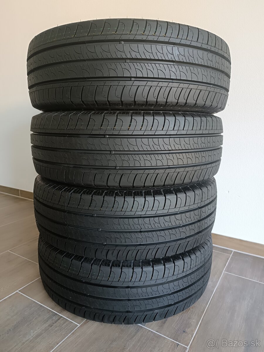 215/65 R16C Goodyear